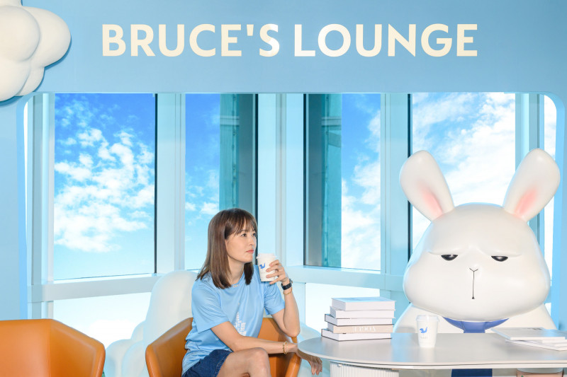 憂鬱小兔布魯斯登101觀景台 賈永婕自曝在立法院偷摸魚