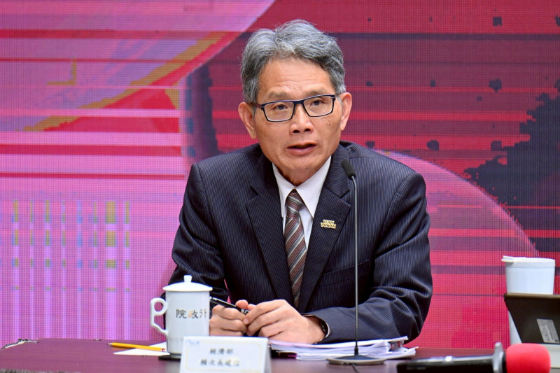 政院拍板能源管理法修正案  用電大戶需設置自發自用儲能設施