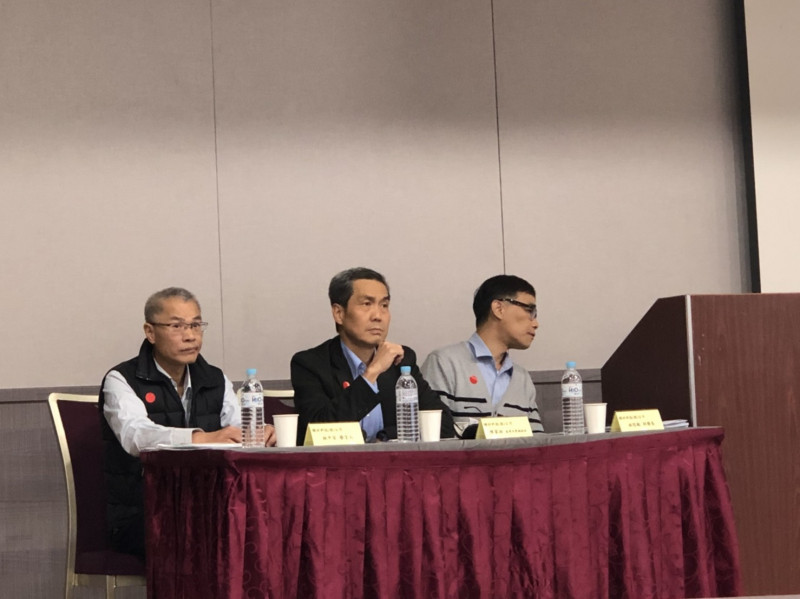焦點股》精材：傳台積電也計畫調降持股 重挫跌停