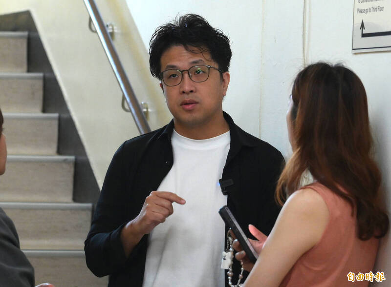 電夠但無對應變電所 沈伯洋：像手機缺豆腐頭、充電線充不了電