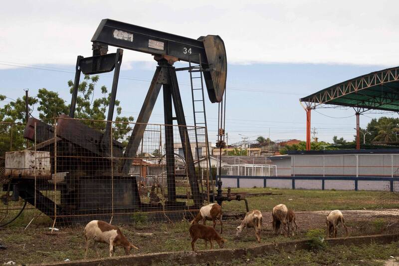 沙烏地能源設施狂被炸、荷姆茲原油流量驟減！國際油價再掀波瀾