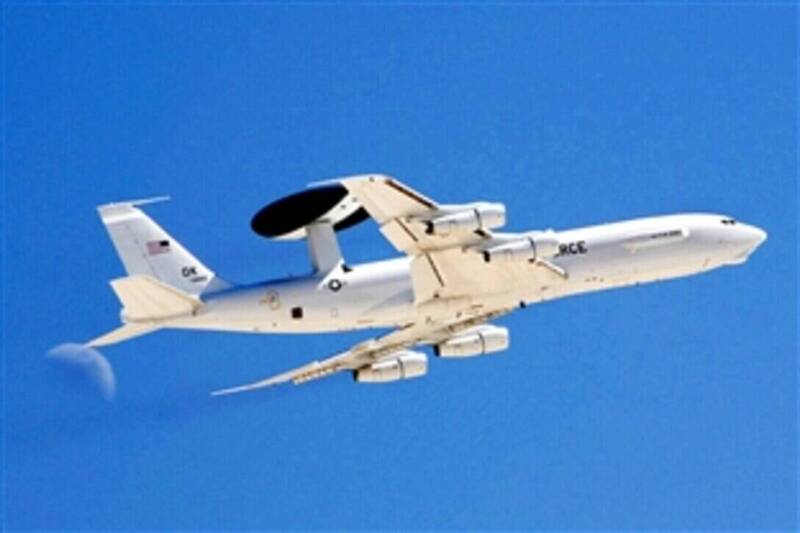 軍情動態》美E-3G預警機「大象漫步」 展示戰略保存訓練