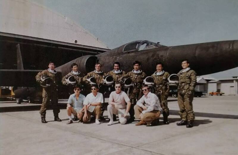 國防秘辛》4萬5千呎高空座艙罩炸飛 蔡盛雄駕U-2機迫降加州乾湖