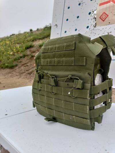 這是國軍公發抗彈板？新北市議員林秉宥實測 結果「近乎穿透」