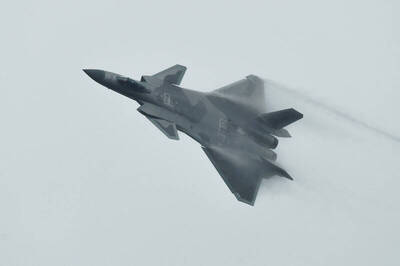 解放軍空軍新宣傳片 殲-20實彈射擊畫面首曝光