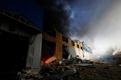 澤倫斯基：俄武器庫傾巢而出 朝烏發射百枚飛彈