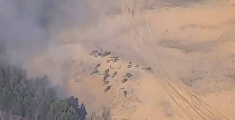 俄第328步槍師、第810獨立海軍陸戰旅 遭烏軍海馬斯襲擊畫面流出