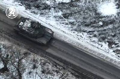 空拍影片顯示：烏軍M1向俄軍陣地開火 疑首支戰鬥畫面曝光