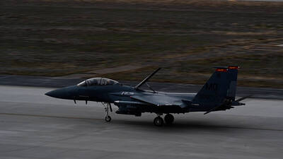 美國空軍戰機演練滑行道起降 似我空軍戰備道演訓