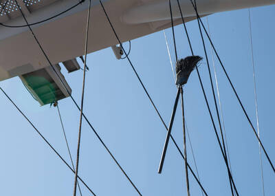 軍武新知》軍艦綁掃帚象徵通過「海測」美軍航艦、核潛艦都這樣做