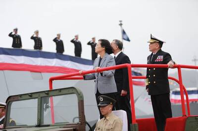 海軍沱江級量產首批6艘全數交艦  蔡英文：證明守護民主自由的決心