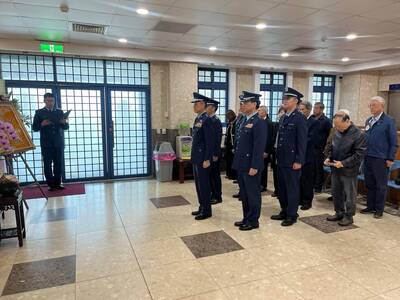 破例遷葬五指山「特勳區」 空軍張光明上校執飛300回抗日成傳奇