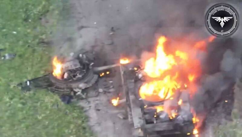 俄軍T-80主戰車 慘遭烏軍無人機「開罐頭」