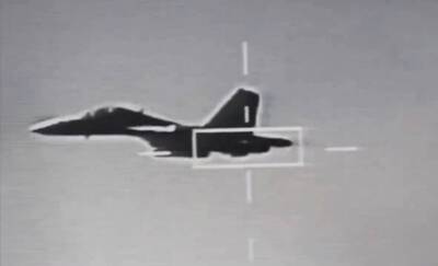 空軍F-16V戰機標定「轟-6」及「殲-16」畫面曝光  共機渾然未覺