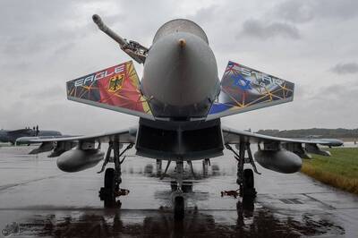 「颱風」威力強大 德國EF-2000戰機降落撞上無人機 竟然無感