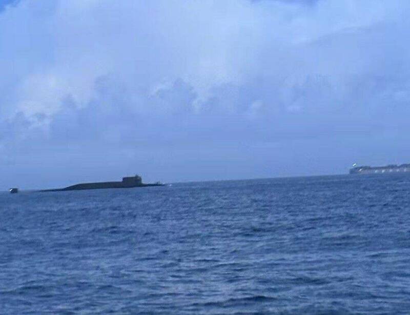 澎湖漁船吃一驚 海上撞見不明中國潛艦突然浮出水面