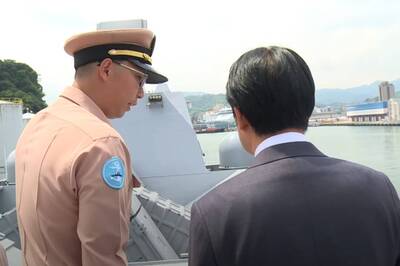 總統賴清德登旭江軍艦 親自視察雄風二型、三型飛彈火力配置