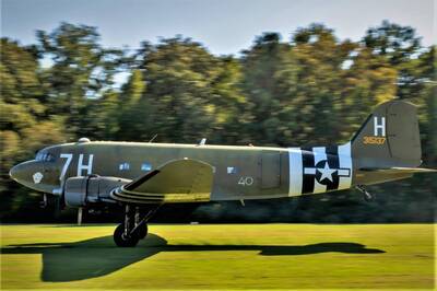 80年前曾參與諾曼第登陸 C-47運輸機「老兵」今投身美東賑災行動