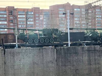 金小胖再助俄老大..射程60公里的大口徑火砲 正向俄國前線運送