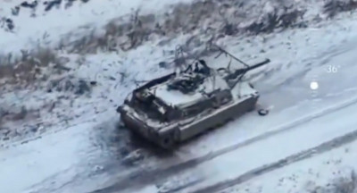 鋼鐵猛獸！M1戰車硬扛俄軍無人機攻擊 驚險畫面曝光