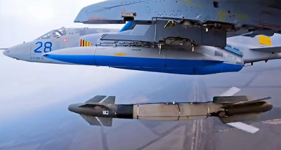 影片首度公開 烏軍Su-25發射「鐵鎚」炸彈狙擊俄軍