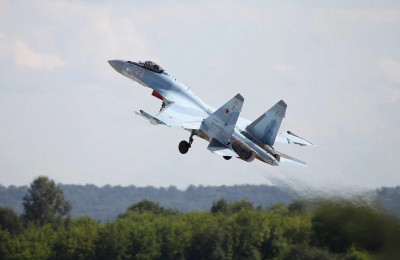 俄製「側衛」駕到 伊朗今年擬接收Su-35戰機強化空防