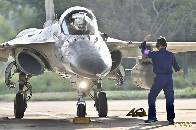 國軍春巡》IDF戰機緊急起飛操演 5分鐘內拔地而起捍衛台海