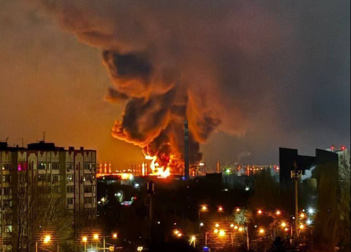 烏軍無人機深入敵境 摧毀俄空軍基地油庫畫面曝