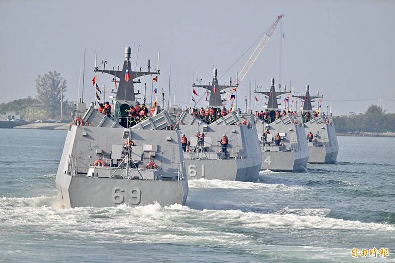 國軍春巡》大武艦首登場！沱江艦、光六艇狂飆30節緊急出海打擊操演