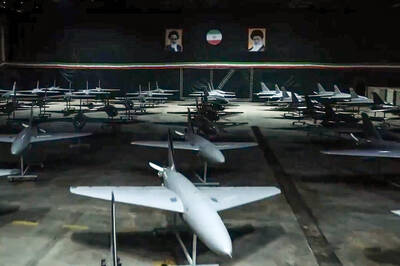 向西方世界嗆聲 伊朗軍方高調接收1000架匿蹤、戰略無人機！