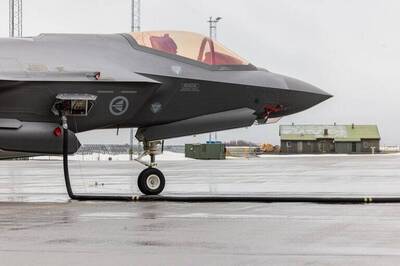 軍武新知》不只匿蹤還要省油錢！ 洛馬F-35戰機獲「永續燃料」認證