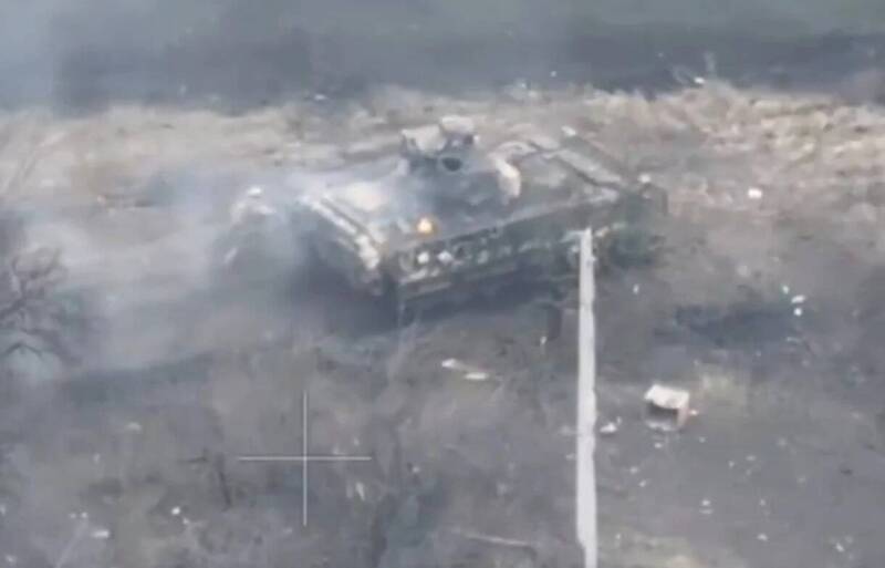 影片直擊！烏軍布萊德雷步兵戰車硬扛俄飛彈 全員安全撤離