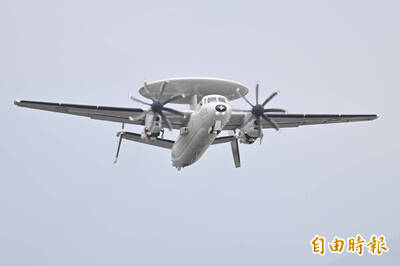 買E-2D預警機前仍要維繫戰力 國軍花478萬送E-2K官兵赴美飛模擬機
