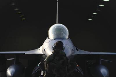 駐韓美軍F-16首次ACE部署演習 「光州狼群」模擬前線基地運作