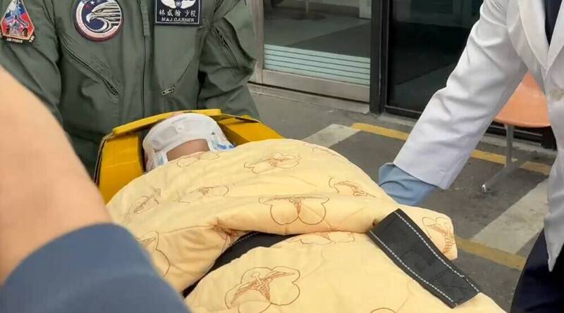 勇鷹高教機墜海  獲救飛官林瑋送台東馬偕醫院