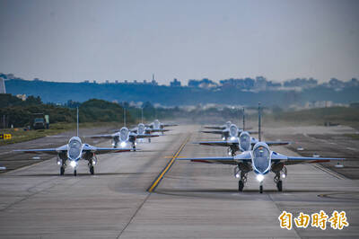 勇鷹高教機事故飛官林瑋可望出院 空軍司令鄭榮豐：危機處理得當