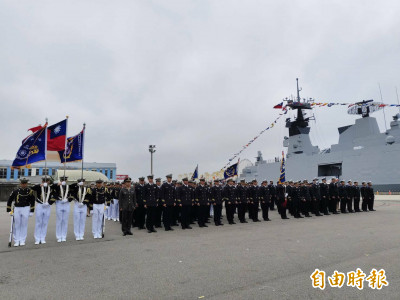 海軍敦睦遠航訓練支隊抵台中 12強冠軍簽名棒球將揚威海外