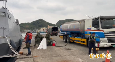 「小漢光」演習  海軍光六快艇駛進基隆八斗子漁港加油補給
