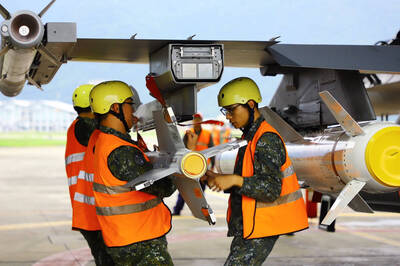 國防秘辛》空軍為何買F-16拖曳誘餌？ 原來有「關鍵人物」和這場戰役