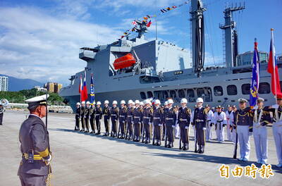【影】海軍敦睦艦隊7大港開放圓滿落幕 近14萬人相挺壯行