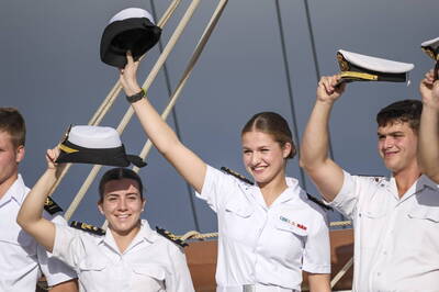 【影】西班牙「最美公主」成年禮！ 莉安諾隨海軍赴南美敦睦遠航中