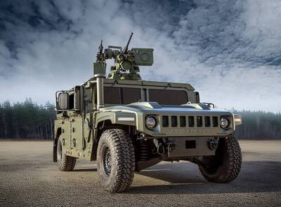 軍武新知》馳騁戰場40年 能反無人機的新軍用悍馬車現身美陸軍年會