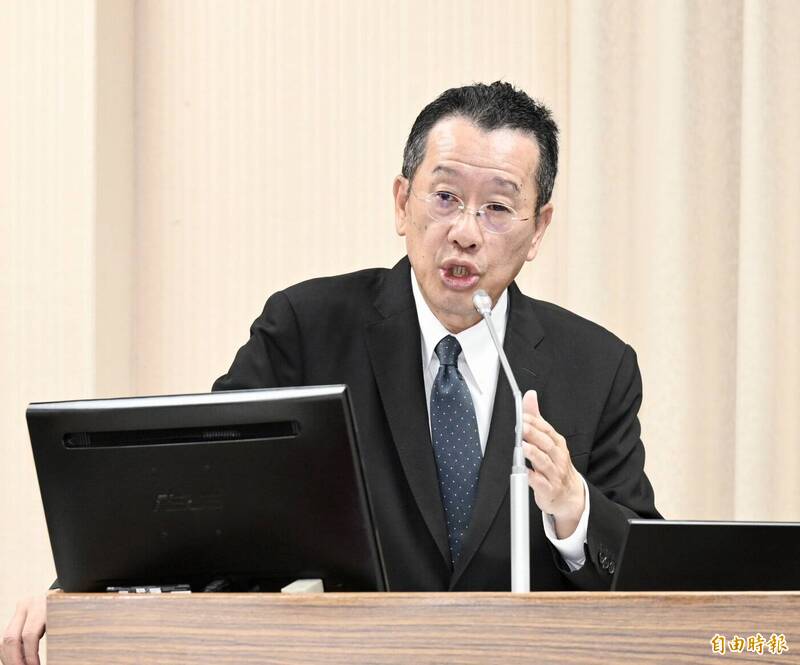 海軍被爆想用「電瓶」趕進度推進潛艦 顧立雄：沒有什麼說要急著出海