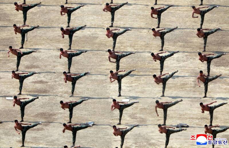 俄烏戰場取經！金正恩視察演訓 北韓無人機、狙擊手全升級