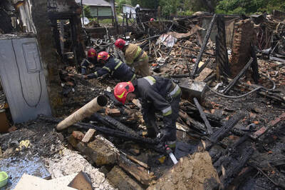 普廷報復烏突襲轟炸機 告知川普並全面轟炸基輔整晚