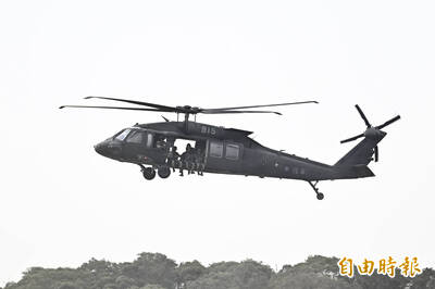 立委王定宇考察陸軍飛訓部 關切陸航「老機」汰舊換新問題