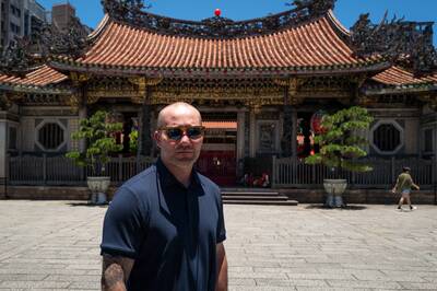 「蕭恩萊恩秀」訪蕭美琴  主持人背景超硬 曾任海豹部隊和CIA