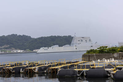美朱瓦特級「蒙梭號」驅逐艦抵日部署 明年加裝極音速飛彈系統