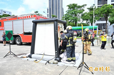 高雄城鎮韌性演習模擬戰災丶核生化污染 強化防空避難逼真