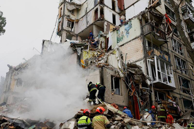 俄軍雙線進逼！宣稱奪下烏東重鎮、飛彈轟炸基輔釀6死